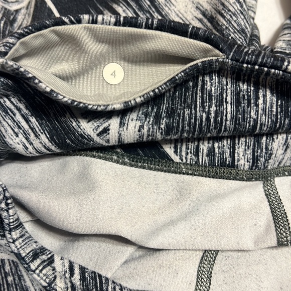 Lululemon capri leggings size 4 - Picture 6 of 7
